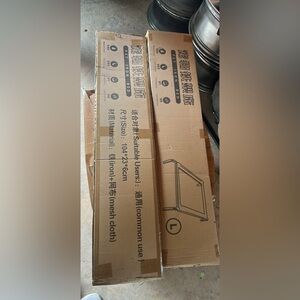 Hi I am selling dog bed, pet iron bed, size large